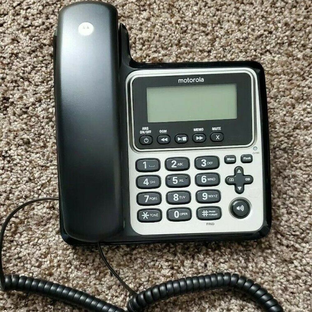 Motorola Model M803C Corded Desk Base & 2 Satellit